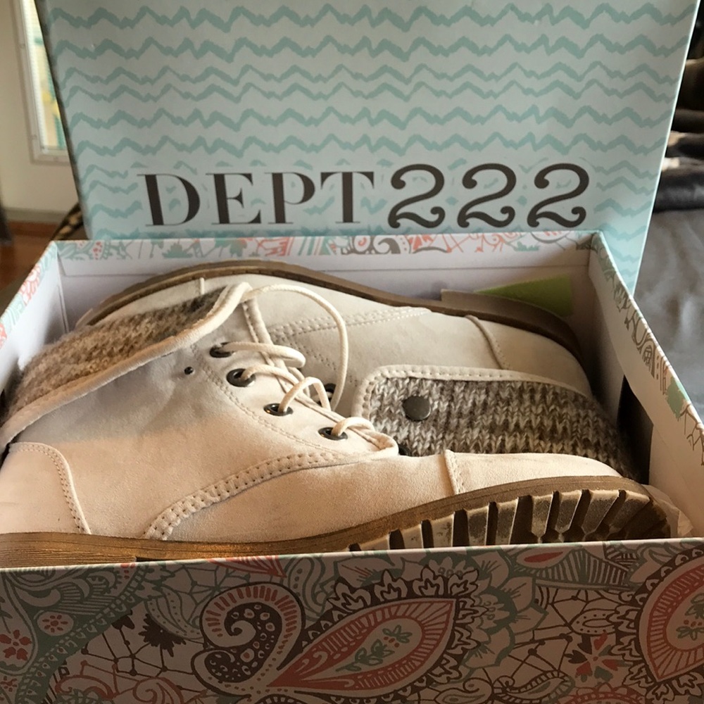 Size 9 White (light tan) DEPT 222 boots